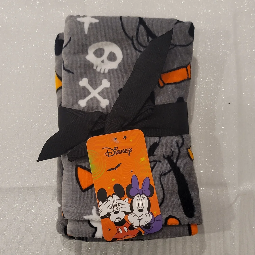 NWT Disney Halloween Hand Towels